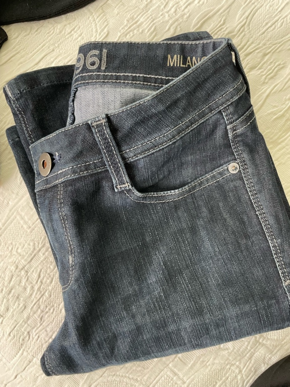 DL 1961 jeans- size 25- Milano Boot- stretchy-